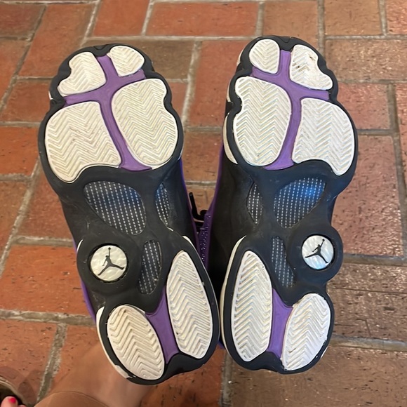 Jordan Kids Retro Venom Purple and Black Sneakers - Picture 5 of 6